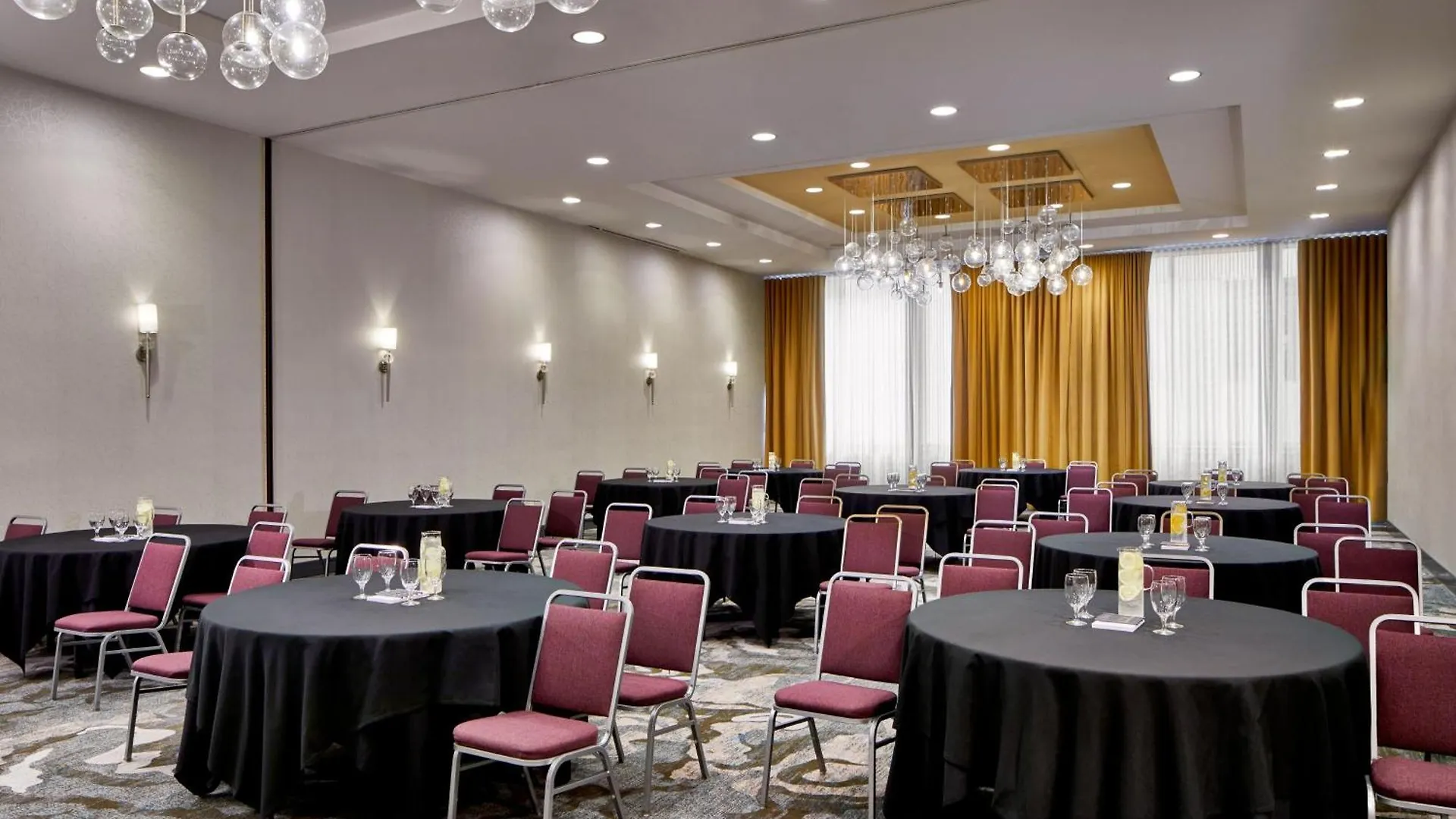 Courtyard By Marriott Portland City Center